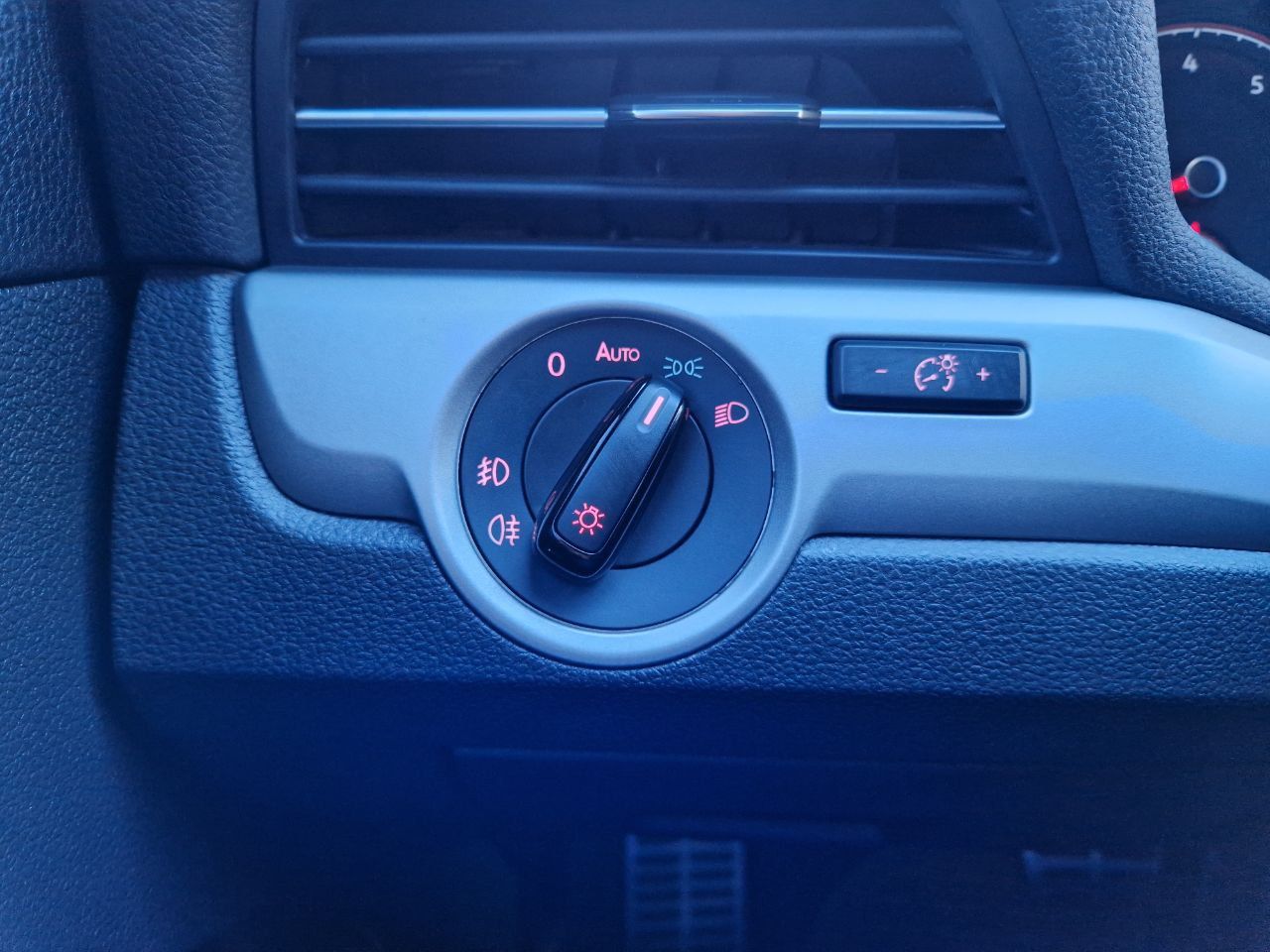 Volkswagen Passat (North America and China) - фото 17