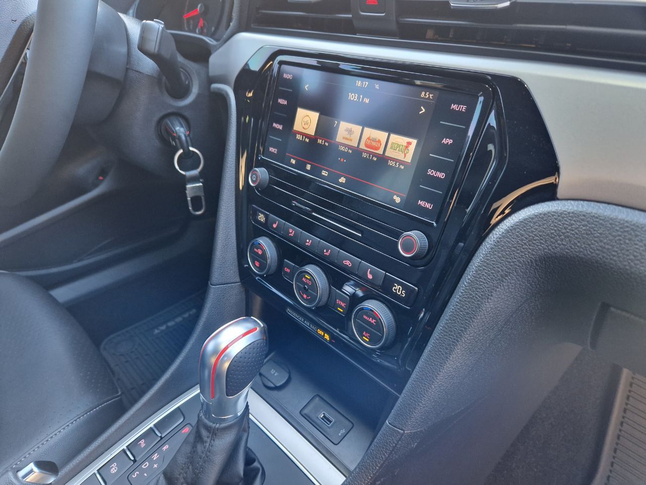 Volkswagen Passat (North America and China) - фото 27