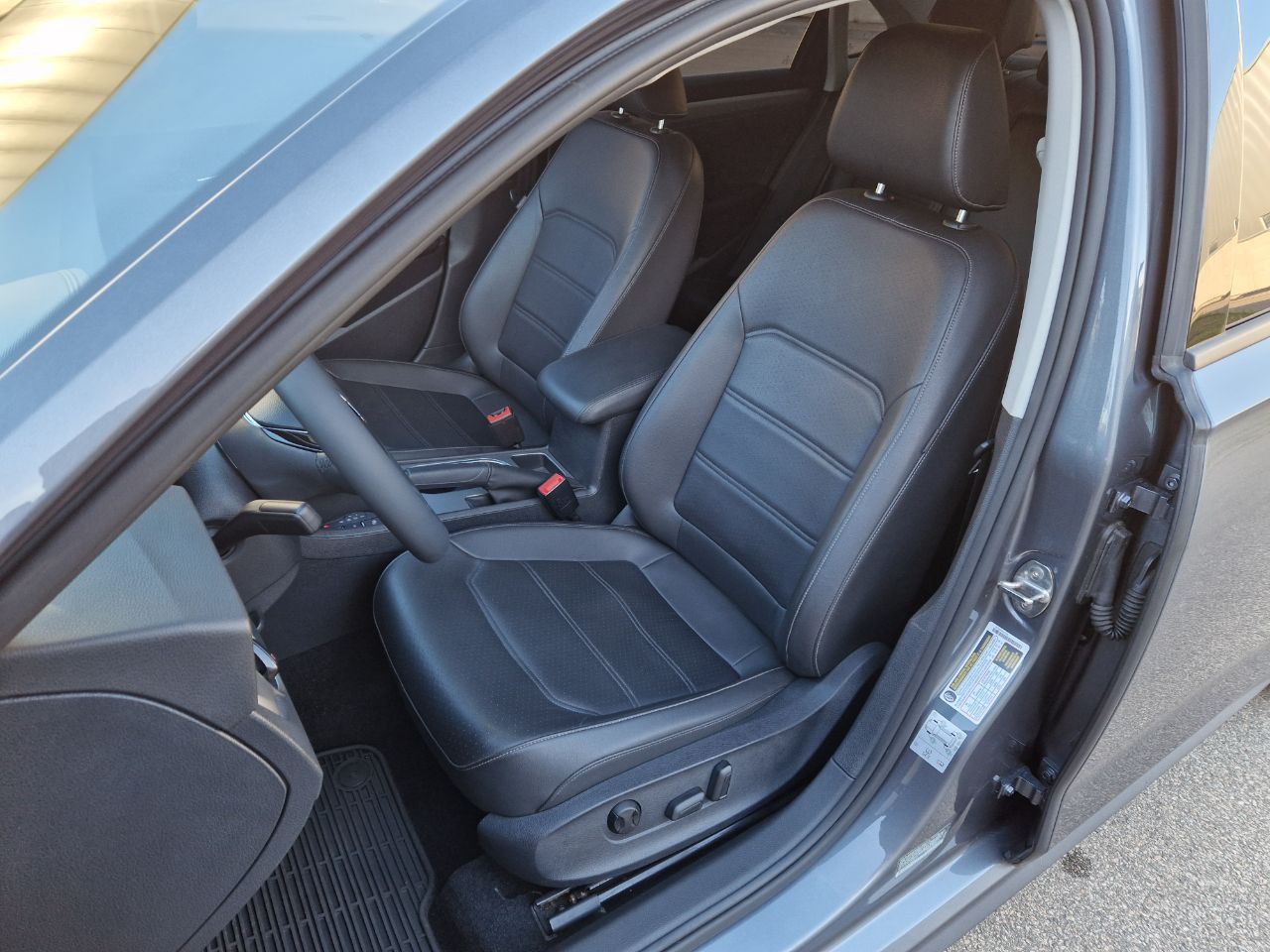 Volkswagen Passat (North America and China) - фото 53