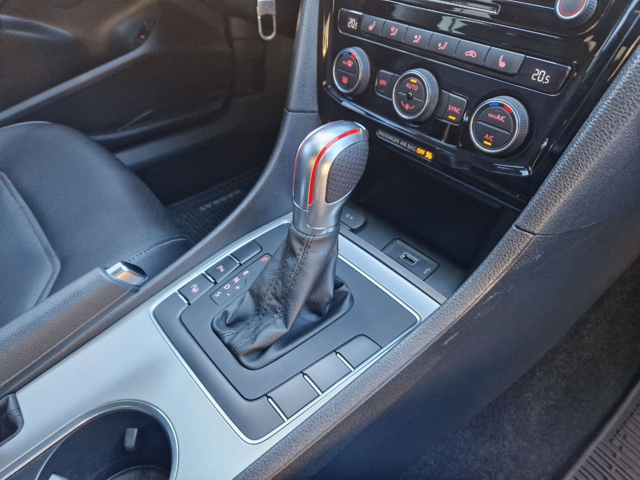 Volkswagen Passat (North America and China) - фото 18