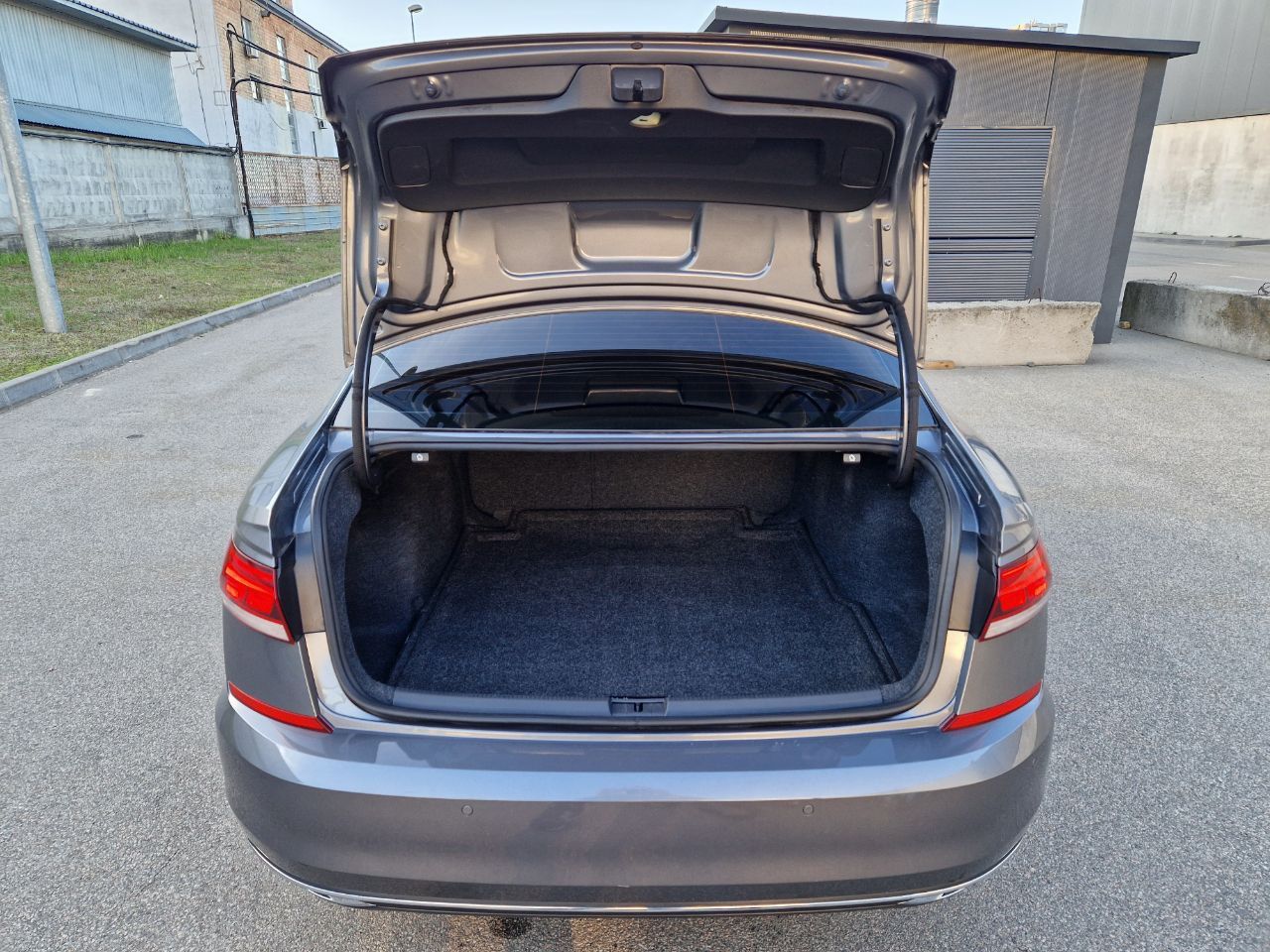 Volkswagen Passat (North America and China) - фото 8