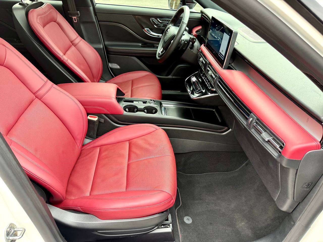 Lincoln Corsair - фото 64