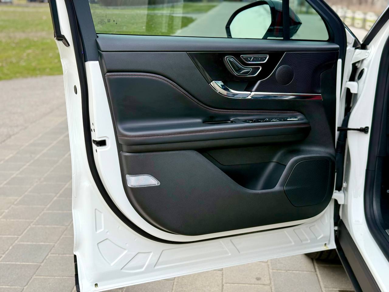 Lincoln Corsair - фото 43