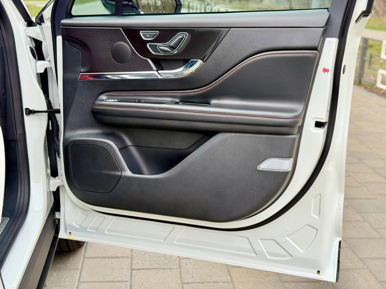 Lincoln Corsair - фото 50