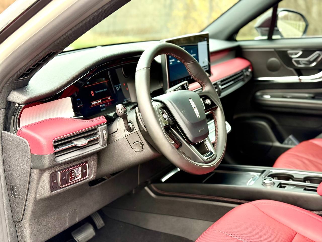 Lincoln Corsair - фото 38