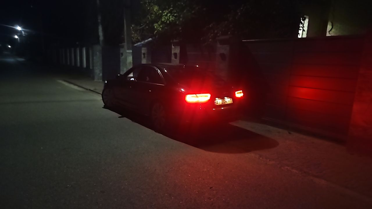 Audi A8 - фото 20