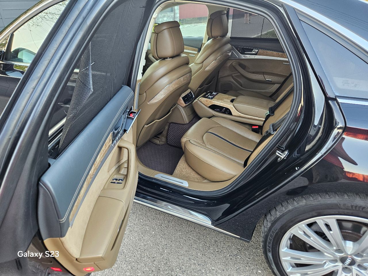 Audi A8 - фото 11