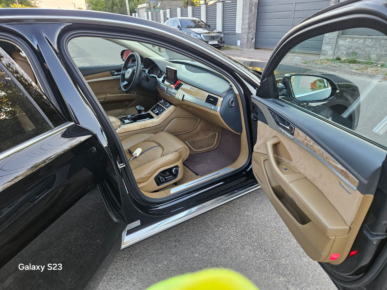 Audi A8 - фото 18