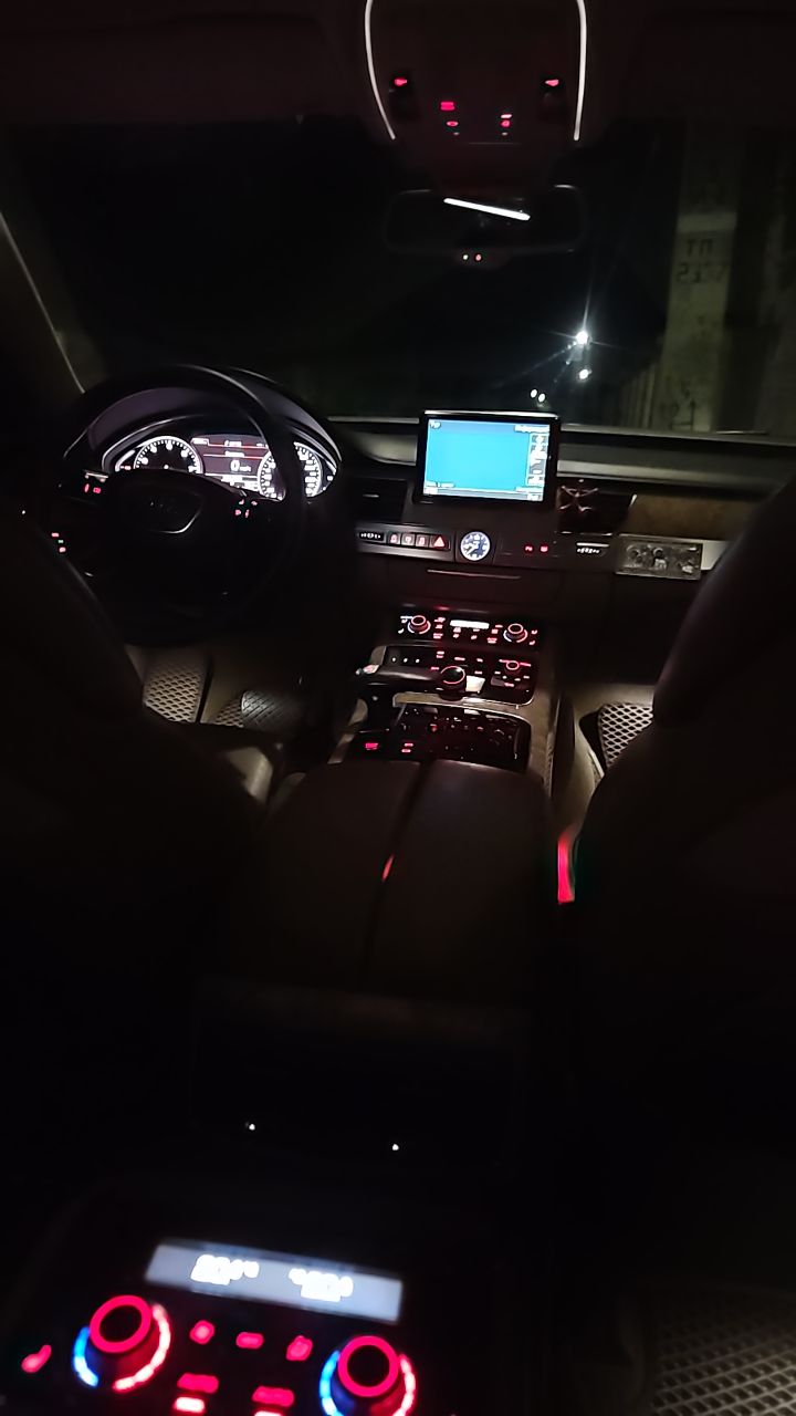 Audi A8 - фото 22