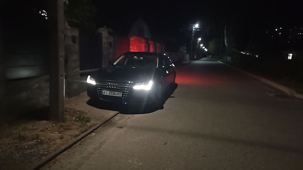 Audi A8 - фото 26