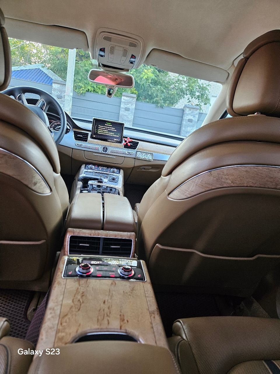 Audi A8 - фото 10