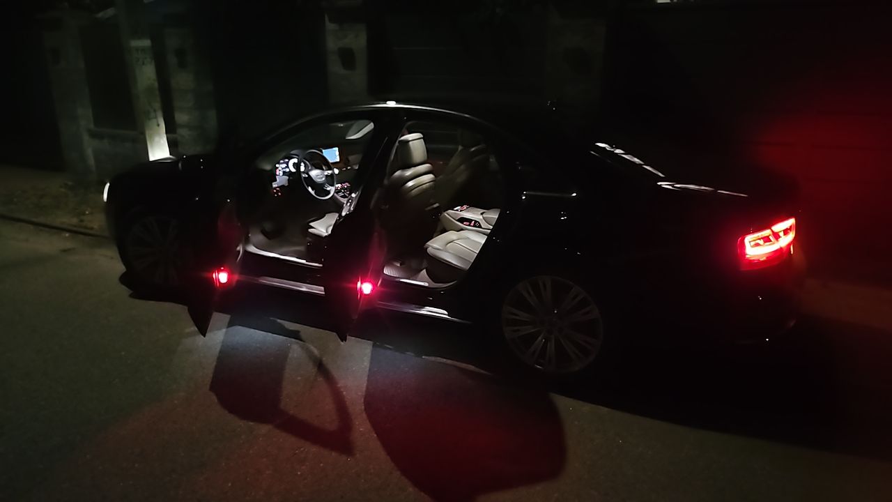 Audi A8 - фото 24