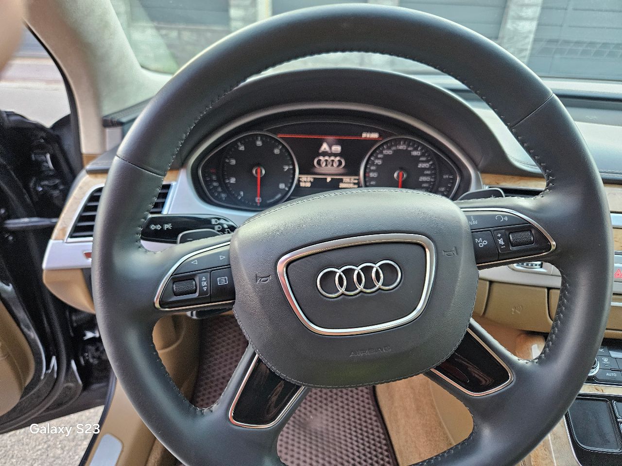 Audi A8 - фото 17