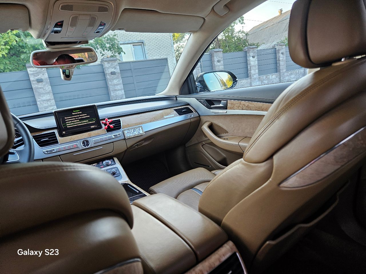Audi A8 - фото 12
