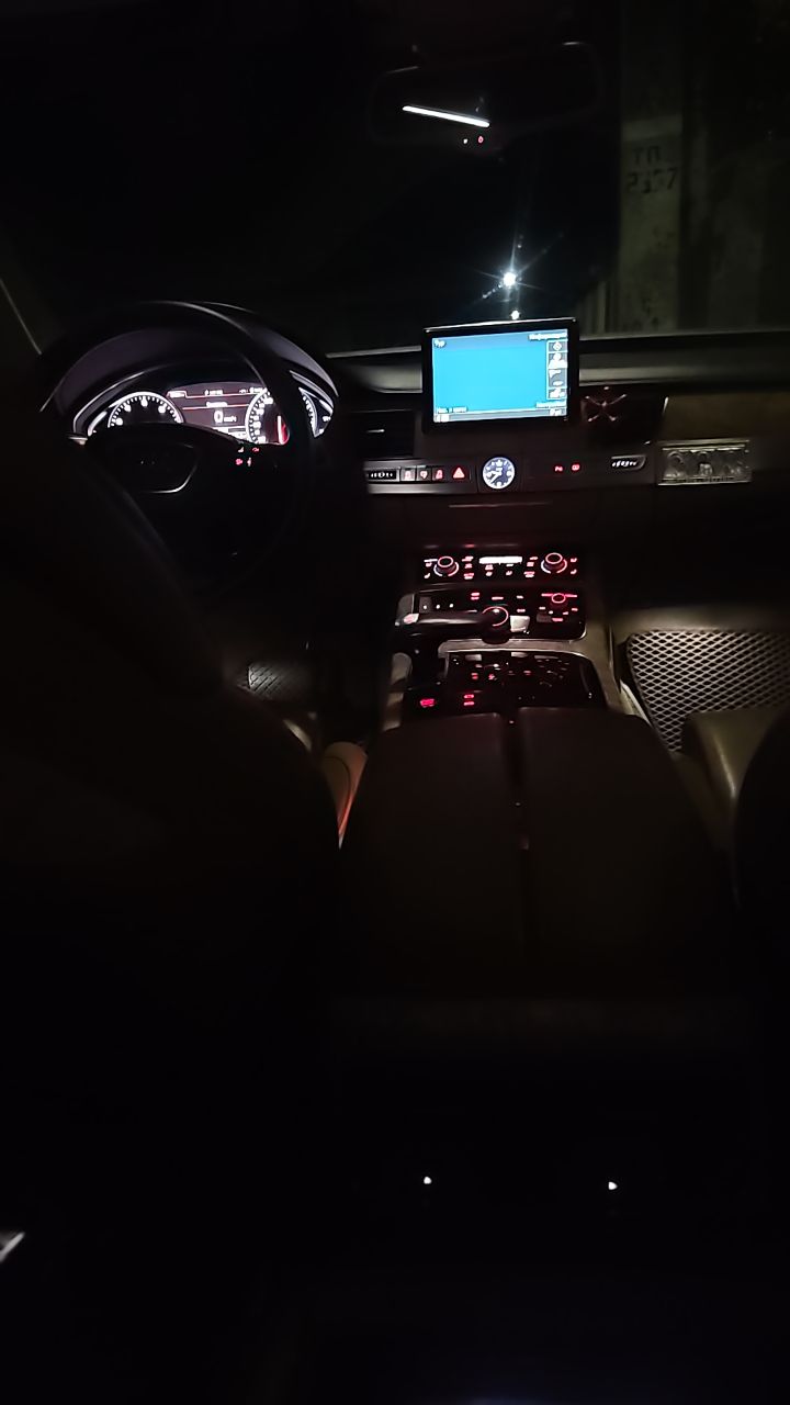 Audi A8 - фото 23