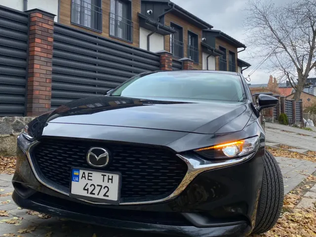 Mazda 3 - фото 4