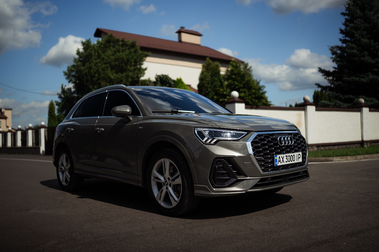 Audi Q3 - фото 1