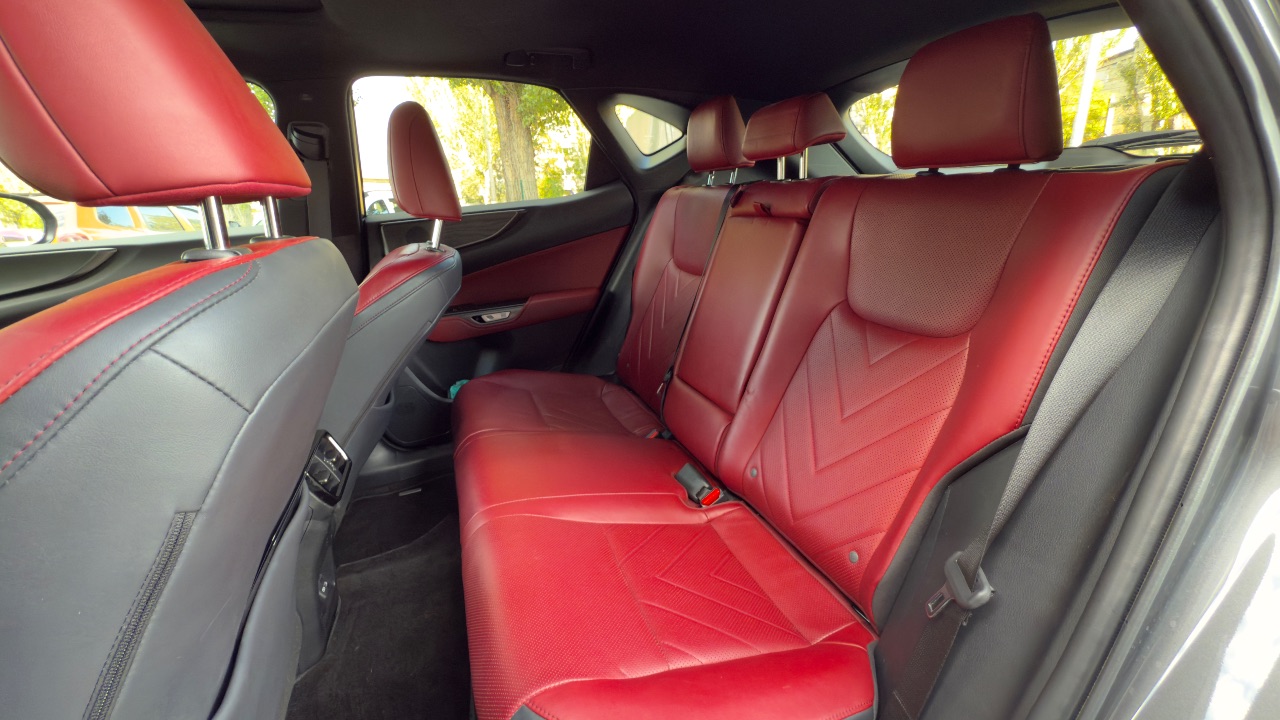 Lexus NX - фото 12