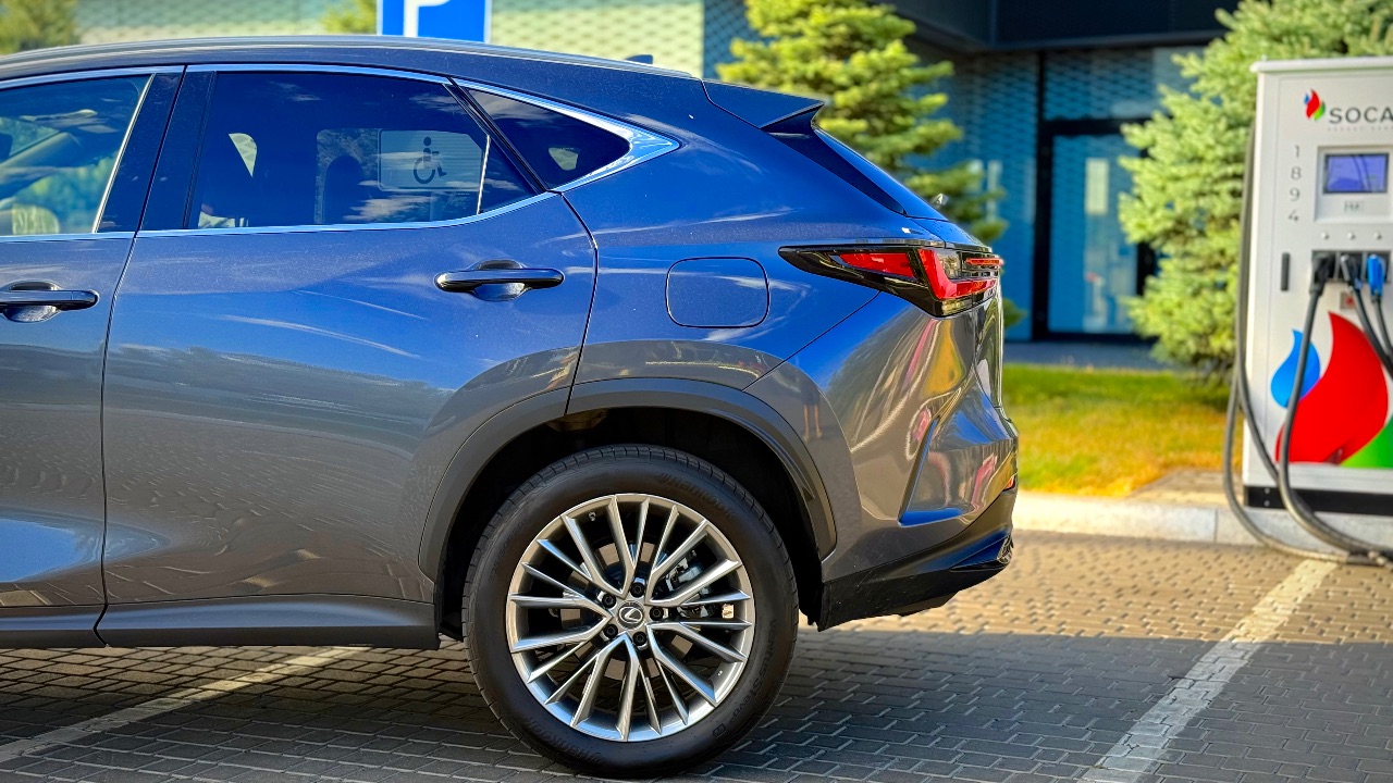 Lexus NX - фото 7