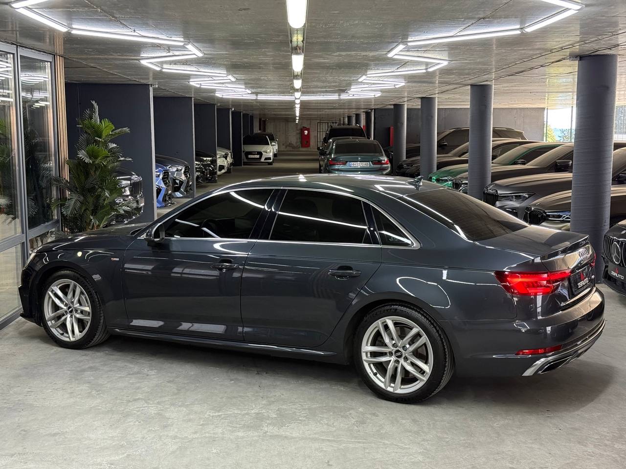 Audi A4 - фото 2