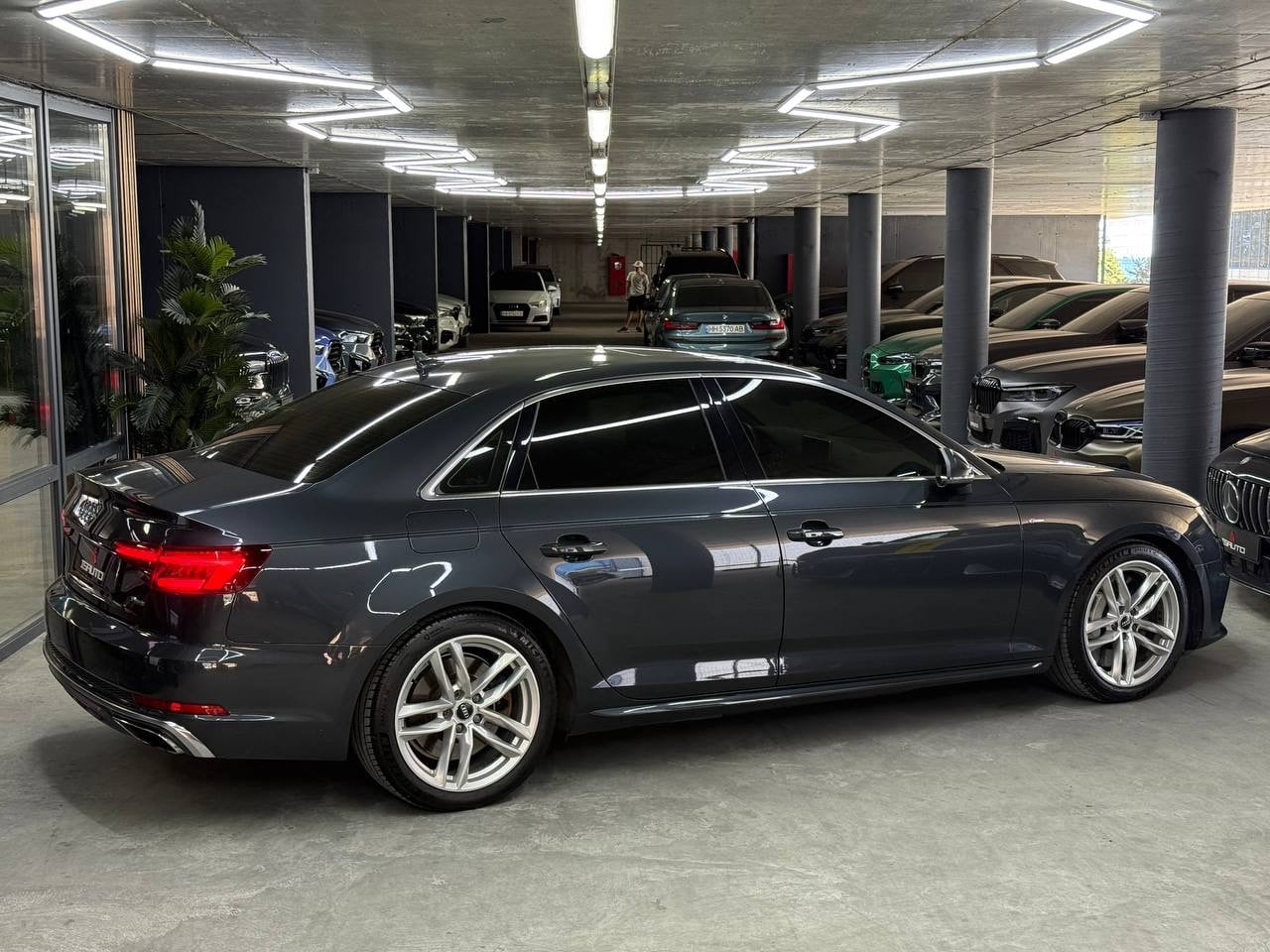 Audi A4 - фото 4