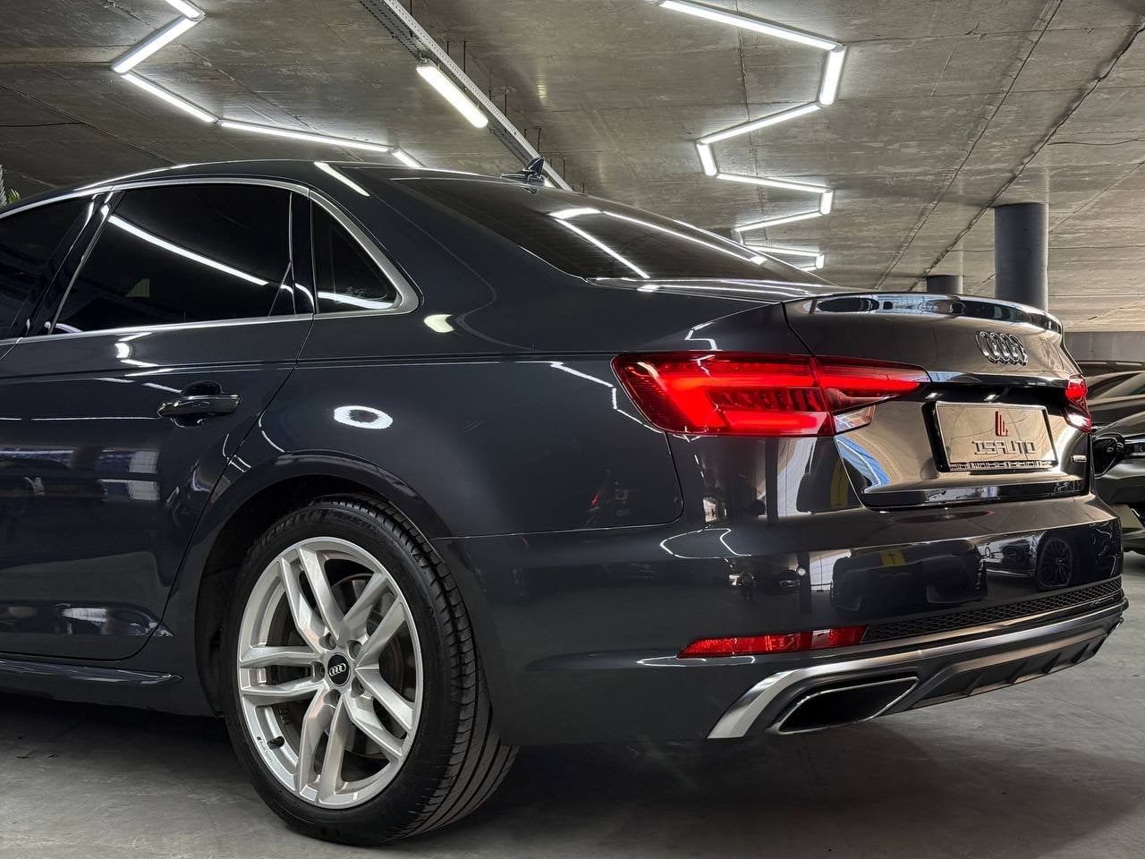 Audi A4 - фото 6