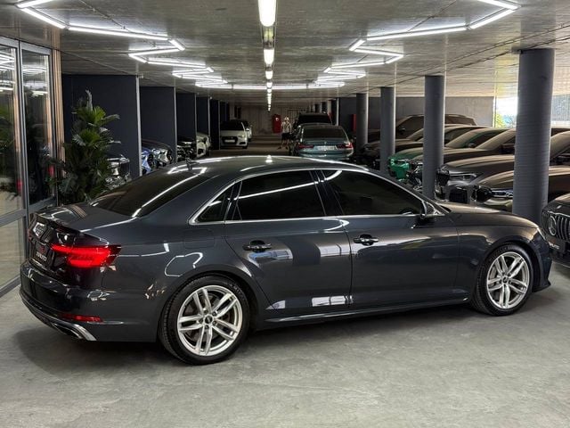Audi A4 - фото 4