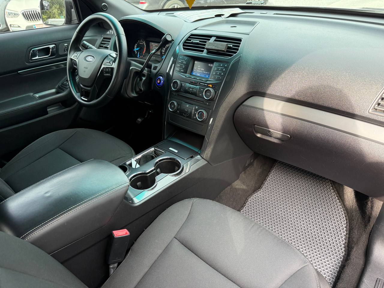 Ford Explorer - фото 56