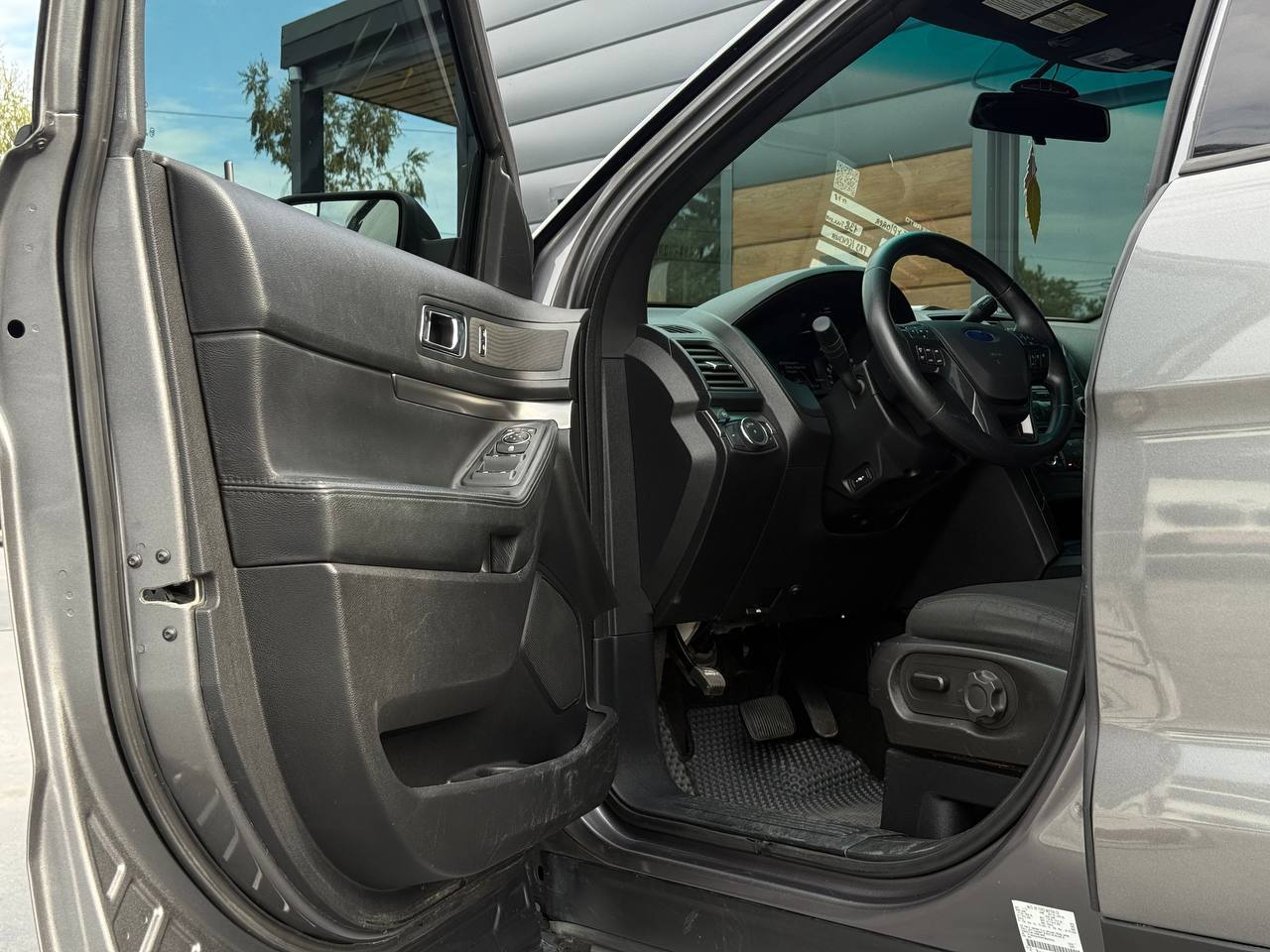 Ford Explorer - фото 19