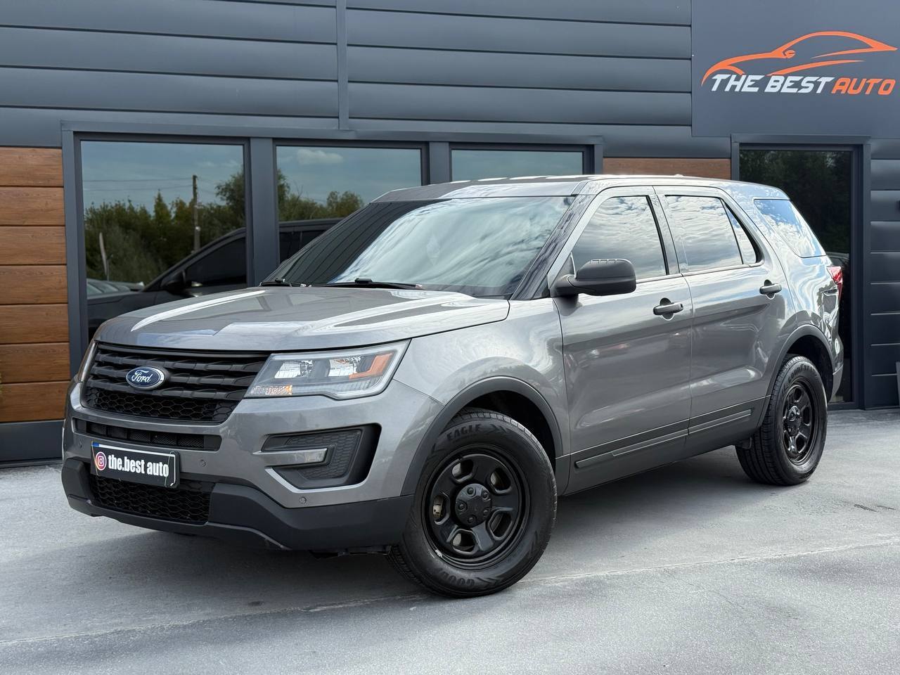 Ford Explorer - фото 1