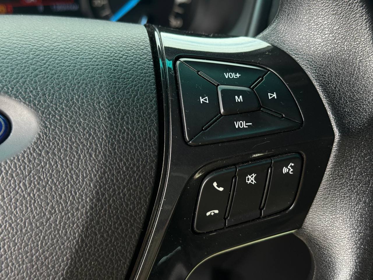 Ford Explorer - фото 27