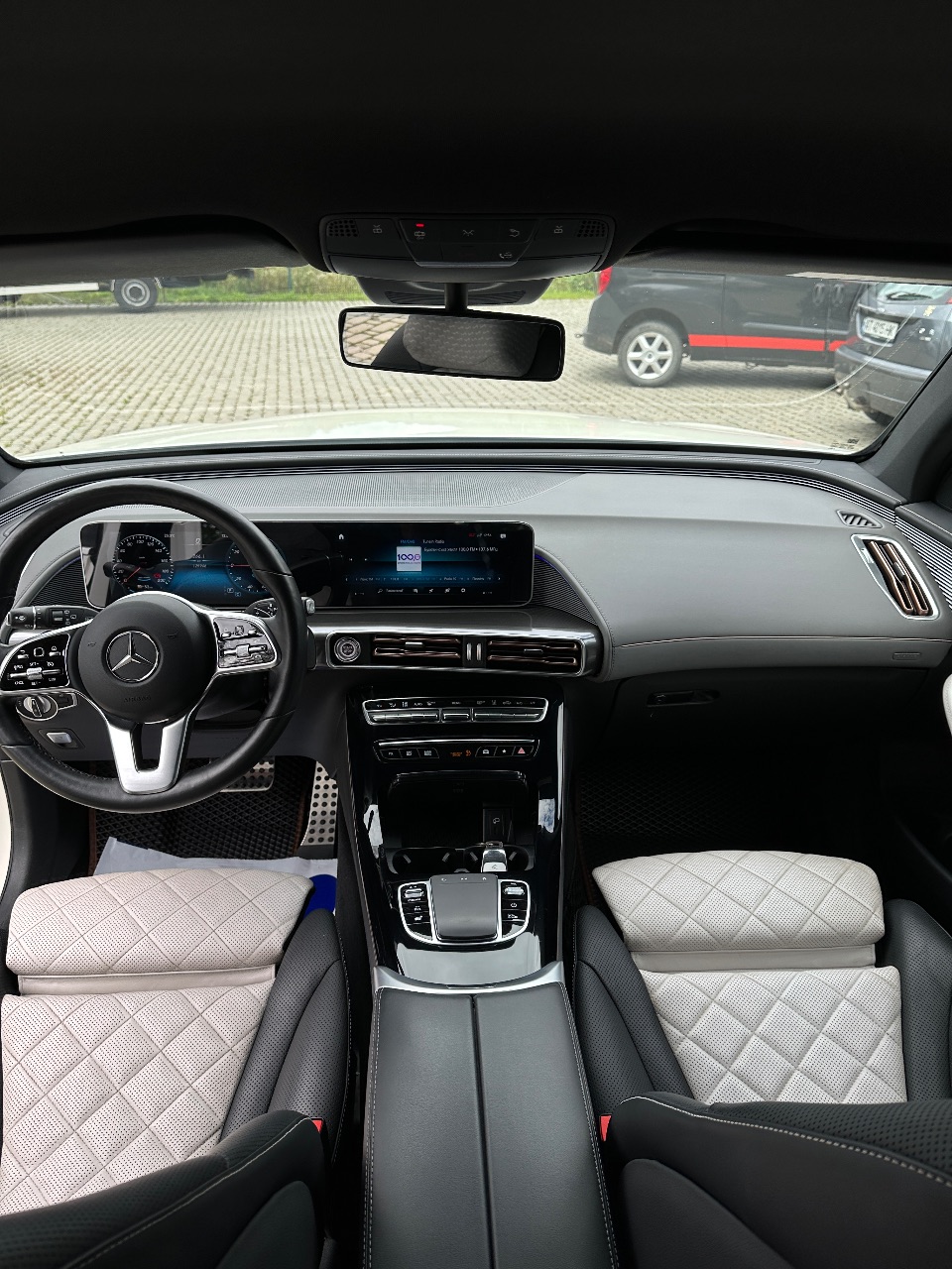 Mercedes-Benz EQC - фото 13
