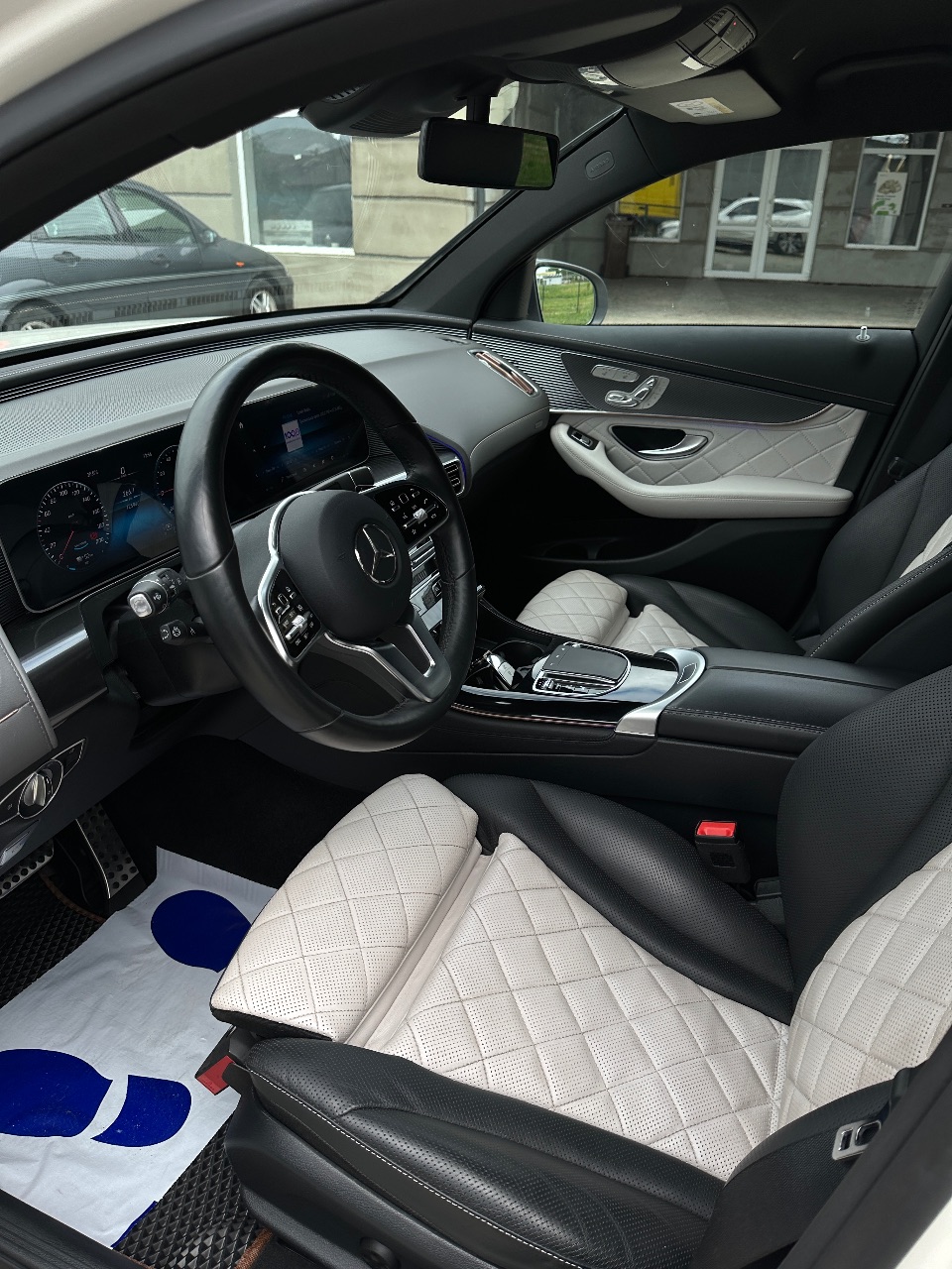 Mercedes-Benz EQC - фото 11