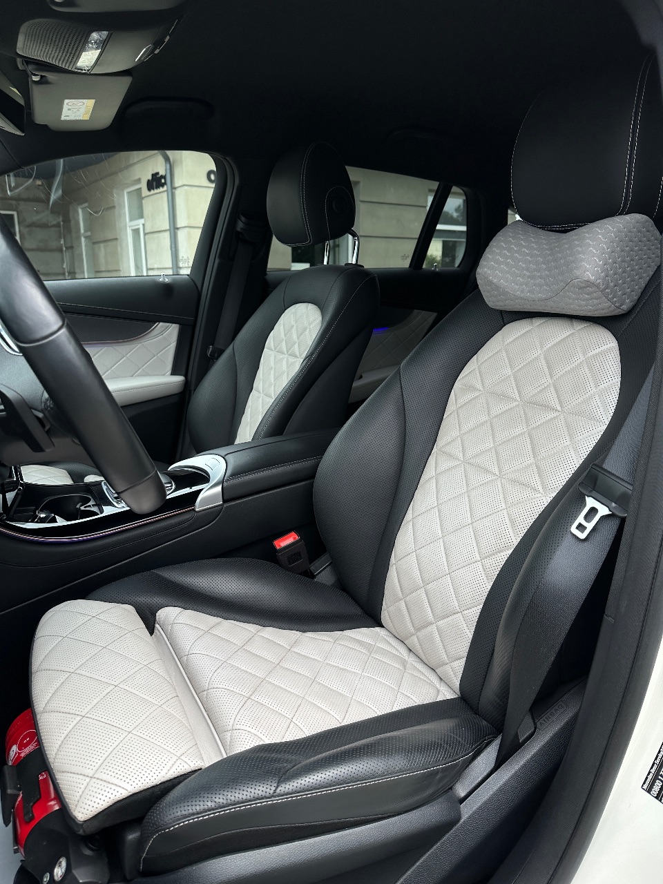 Mercedes-Benz EQC - фото 12