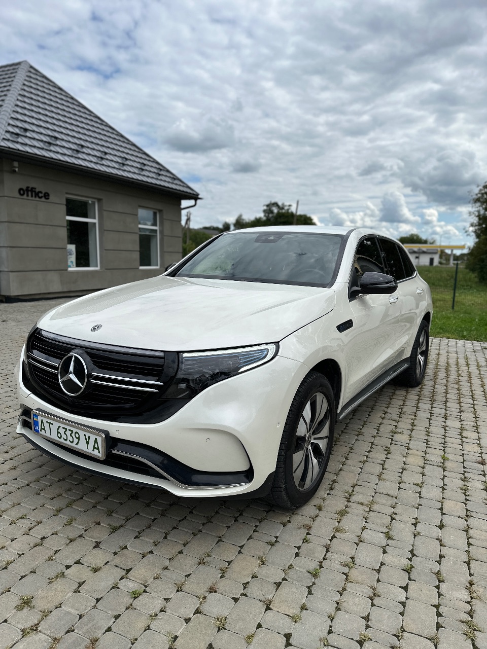 Mercedes-Benz EQC - фото 9