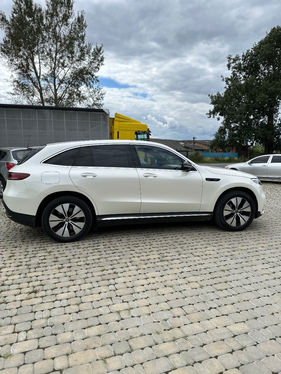Mercedes-Benz EQC - фото 5