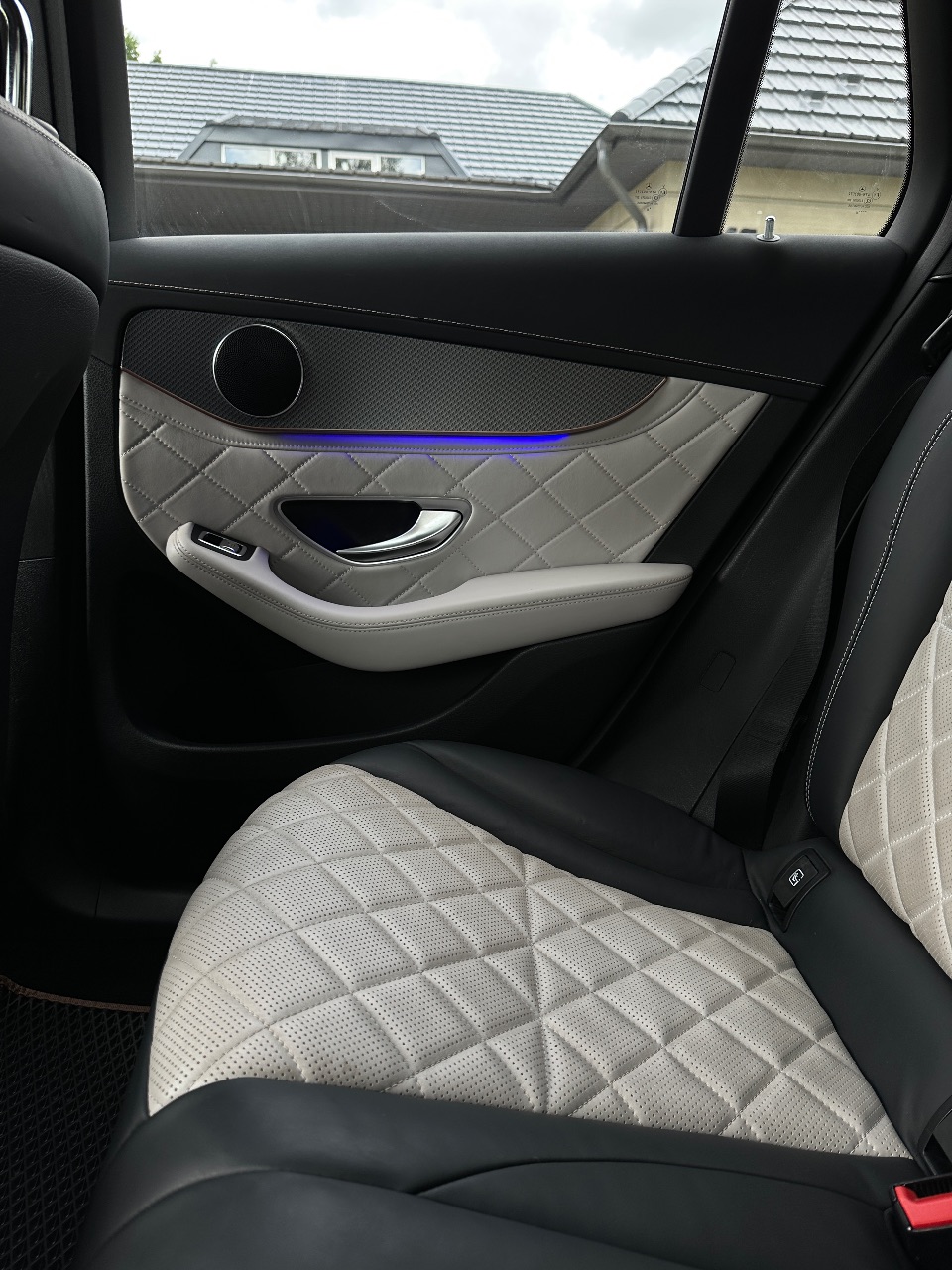 Mercedes-Benz EQC - фото 17