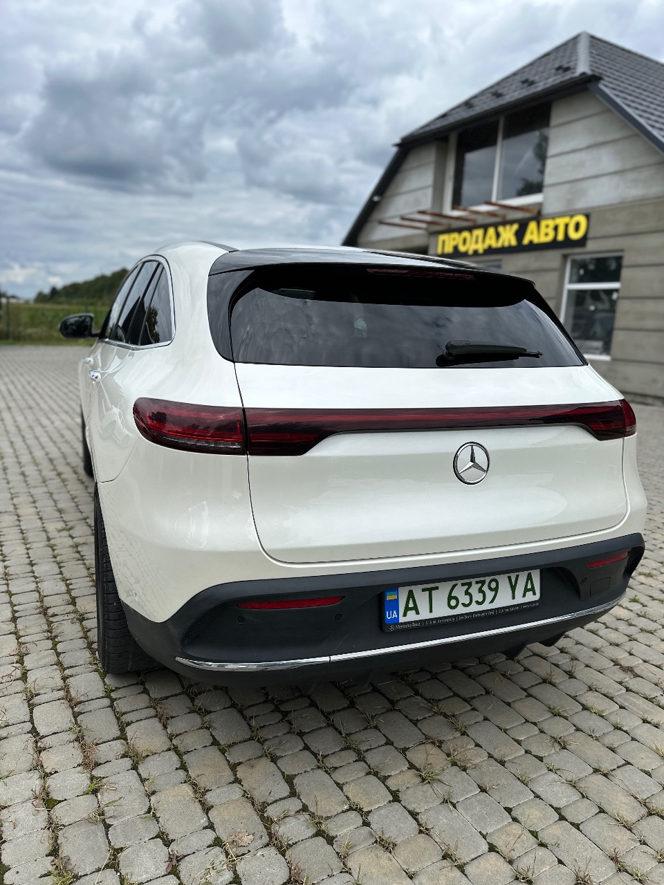 Mercedes-Benz EQC - фото 8