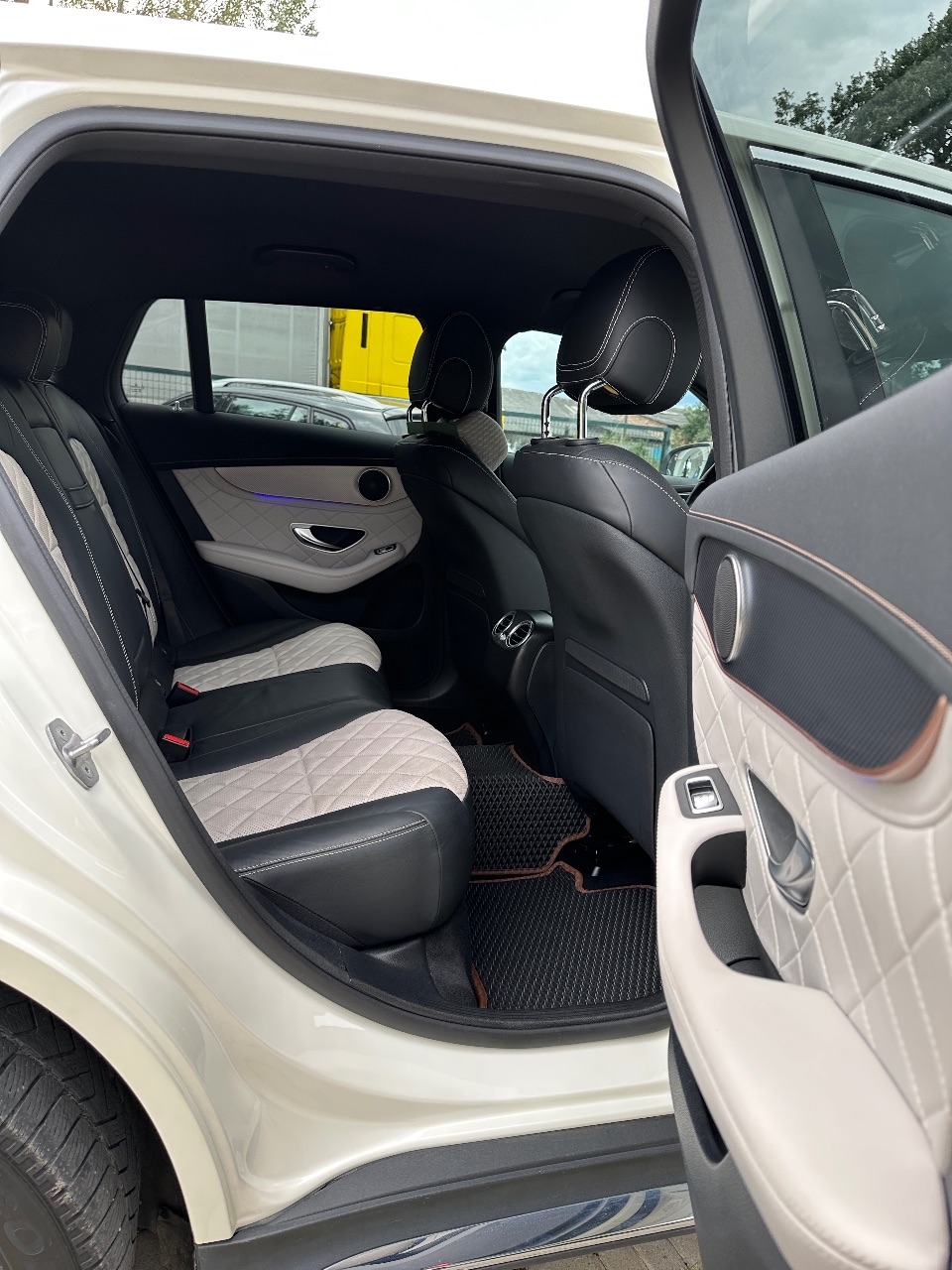 Mercedes-Benz EQC - фото 18