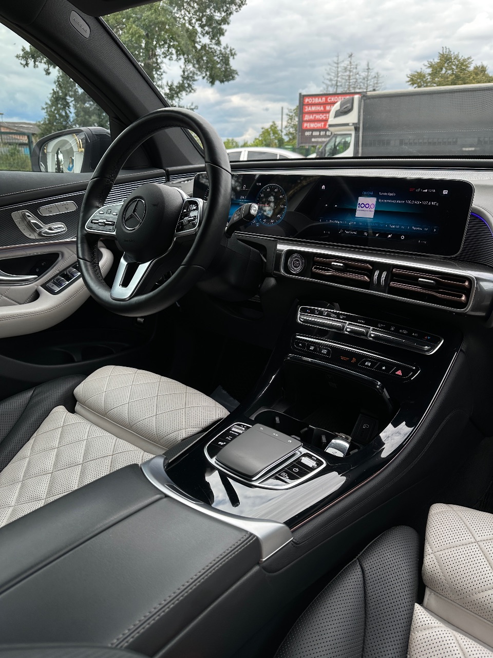 Mercedes-Benz EQC - фото 15