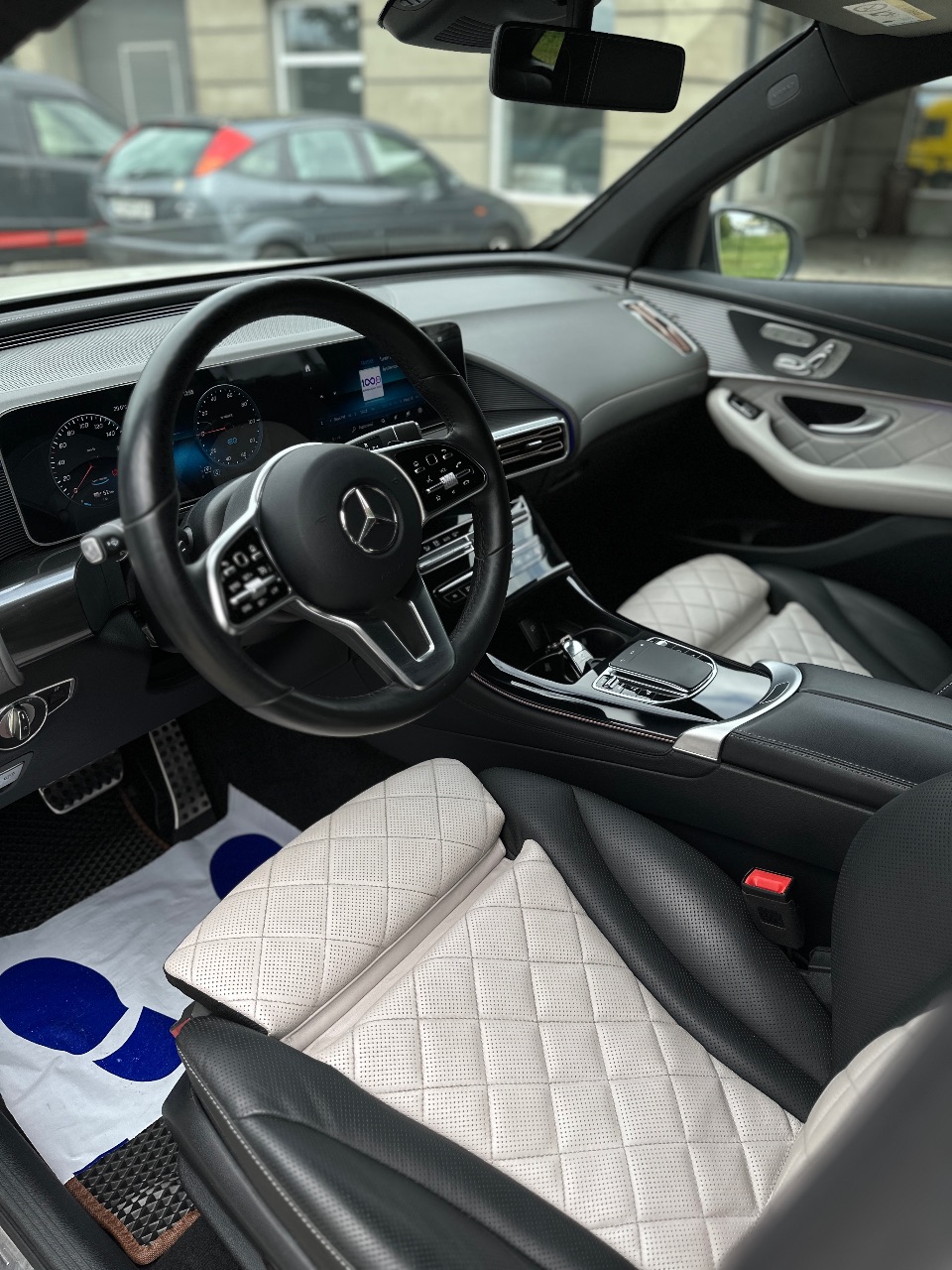 Mercedes-Benz EQC - фото 10