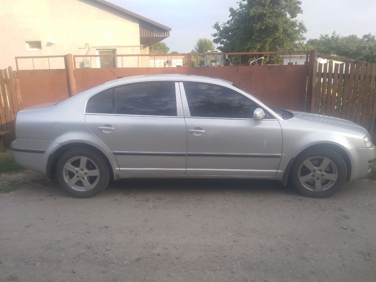 Skoda Superb - фото 6