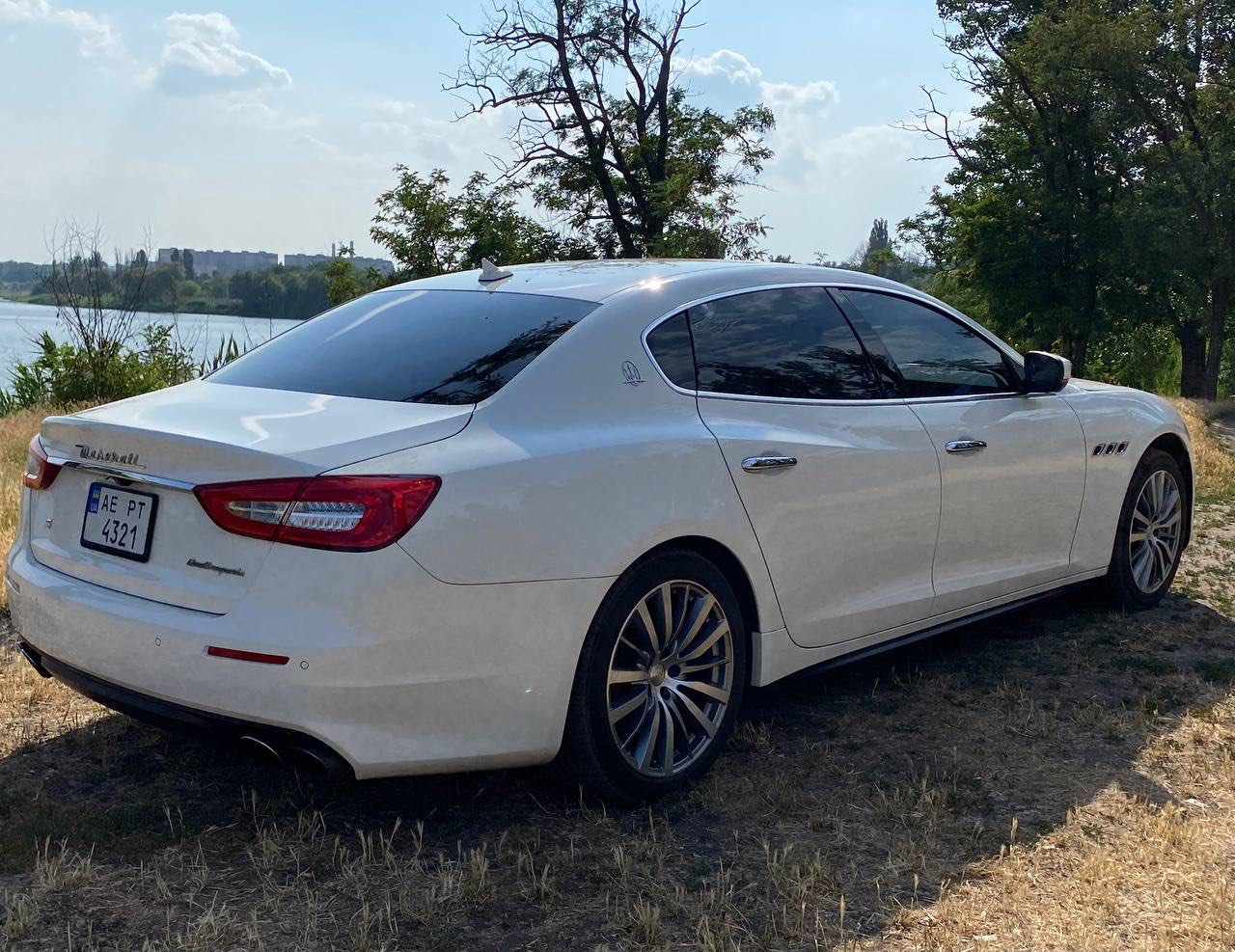 Maserati Quattroporte - фото 23