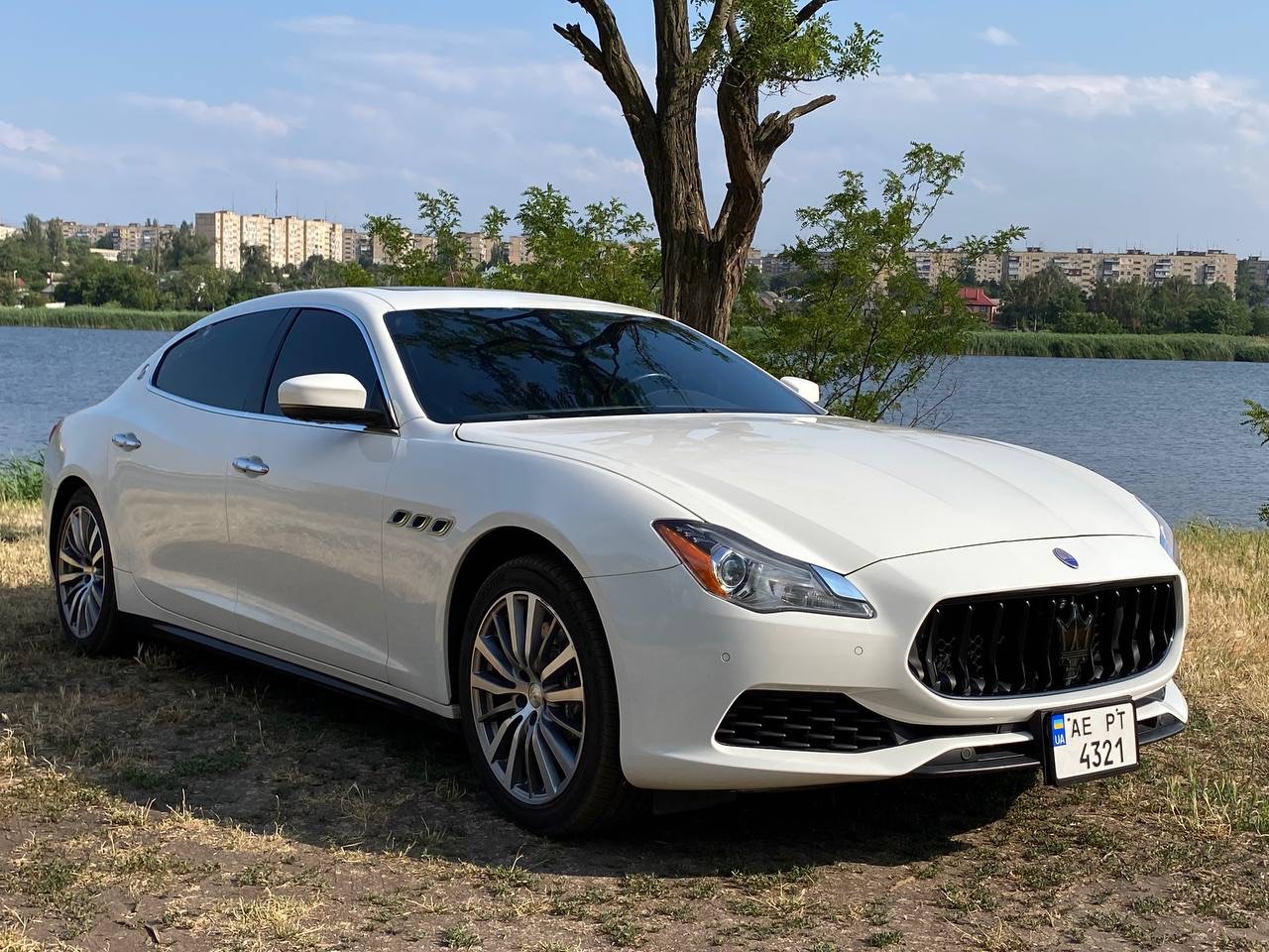 Maserati Quattroporte - фото 12