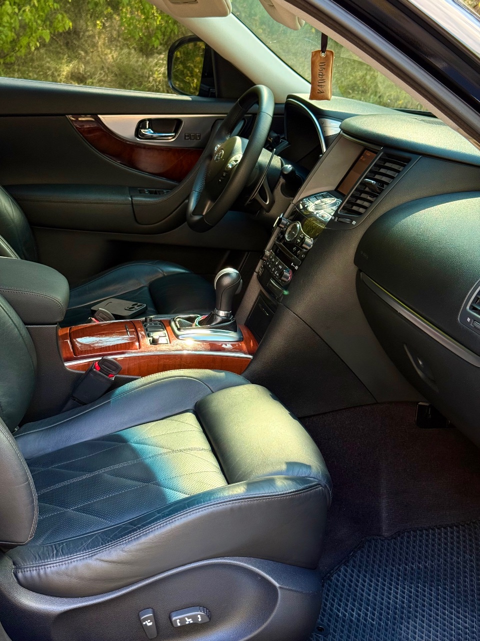 Infiniti FX - фото 36