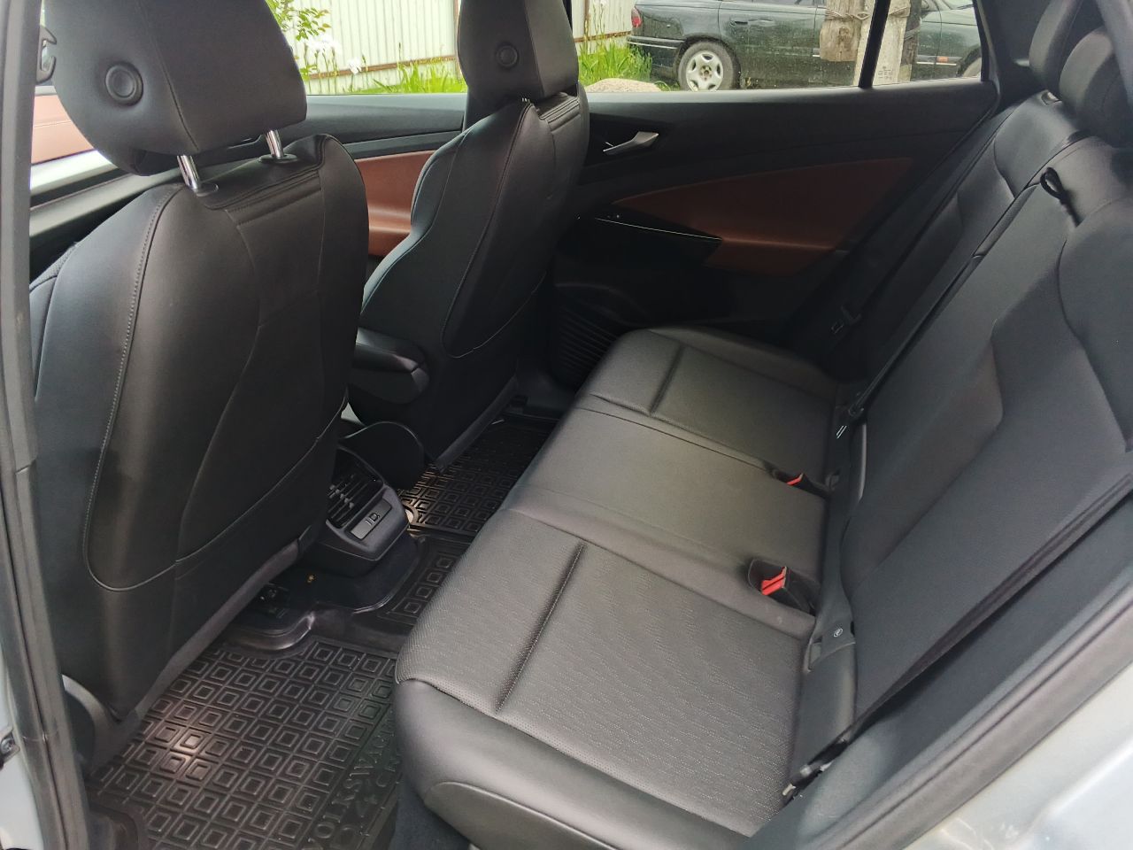 Volkswagen ID.4 - фото 11