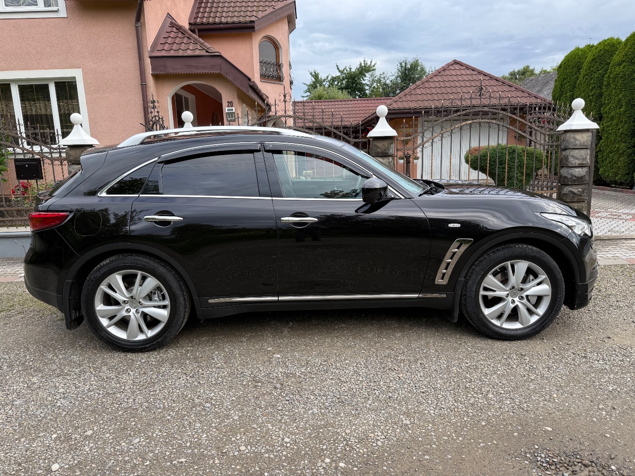 Infiniti QX70 - фото 3