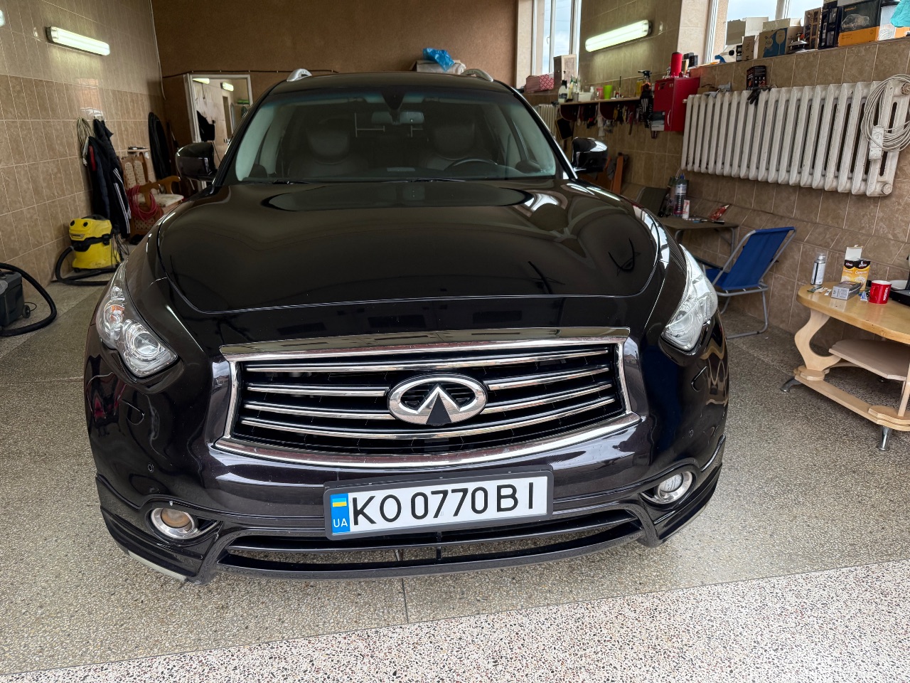 Infiniti QX70 - фото 1