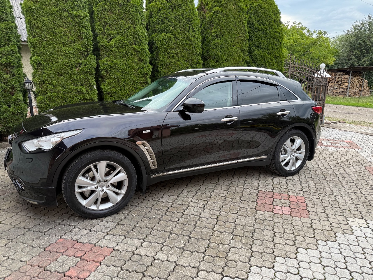 Infiniti QX70 - фото 4
