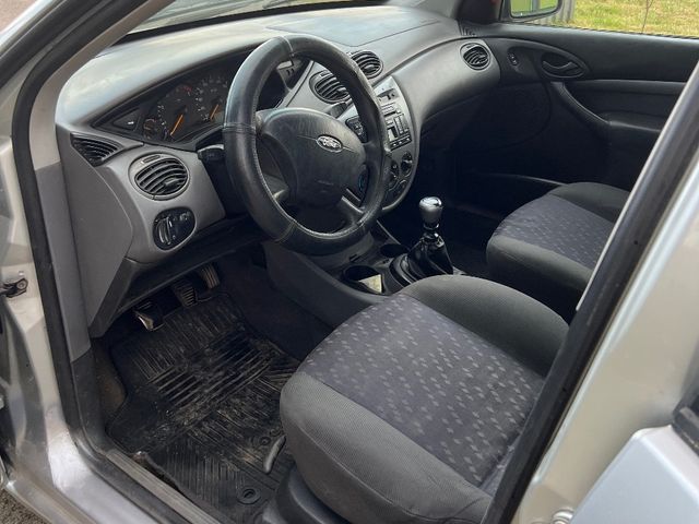 Ford Focus - фото 5